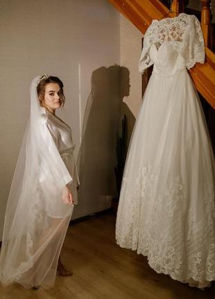 Весільне плаття, після хімчистки, є невеличкий шлейф чипляється на ґудзик5 фото