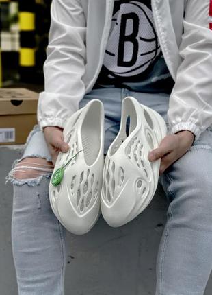 Мужские кроссовки adidas yeezy foam rnnr white (без лого на пятке)