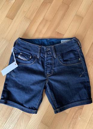 Женские шорты от известного бренда