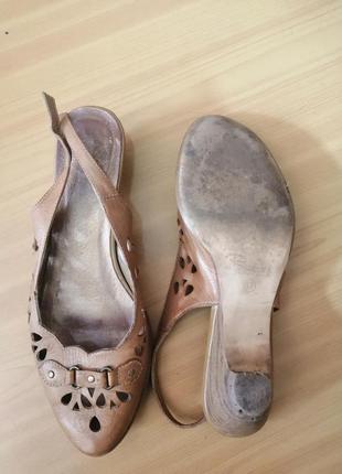 Босоніжки бежеві, шкіряні, розмір 37