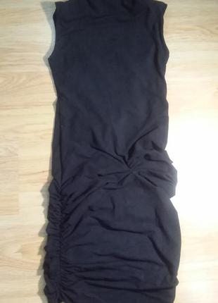 Платье с вырезом на спинке