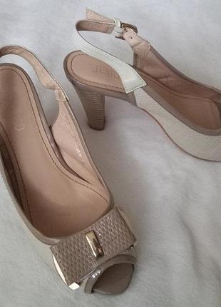 Шкіряні босоніжки jenrigo 38 розміру + дод. пара набойок