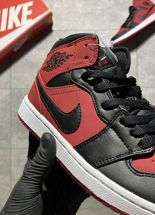 Кросівки nike air jordan 1 mid red black5 фото