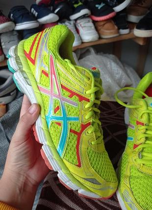 Оригінальні кросівки asics