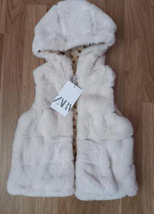 Меховая жилетка zara