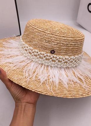Шикарная соломенная шляпа канотье с перьями цепочкой декором и украшениями1 фото