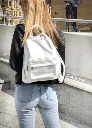 Белый кожаный женский рюкзак италия