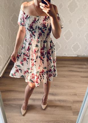 Красивое летнее платье в цветочный принт2 фото