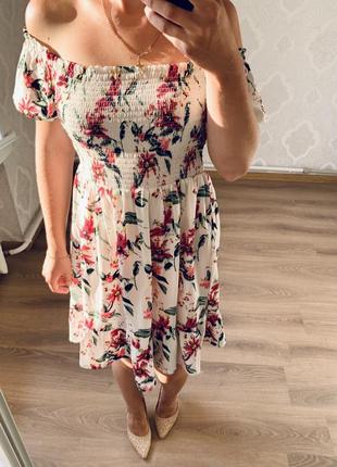 Красивое летнее платье в цветочный принт4 фото
