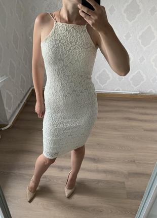 Белое кружевное платье миди1 фото