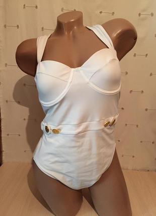 Очень красивый белый сдельный купальник