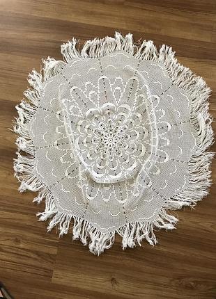Красива кругла скатертину хендмейд