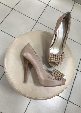 Туфли бежевые с открытым пальчиком