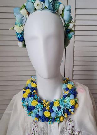 Красивое ожерелье/колье / украшение из цветов и ягод голубого цвета