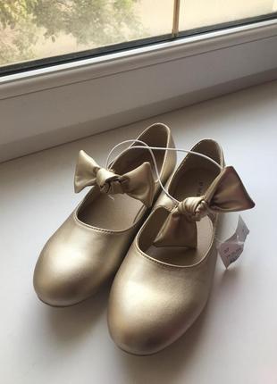 Золотистые туфли the shoes