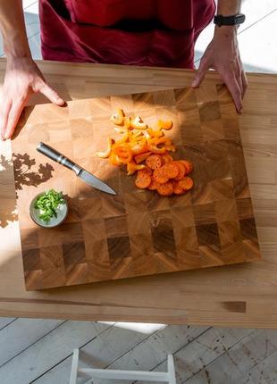 Торцевая разделочная доска из дуба и ясеня размером 40х50 см