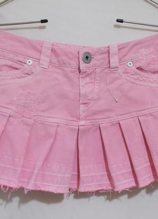 Новая розовая мини-юбка джинсовая рваная штопаная в складку w30 *guess*
