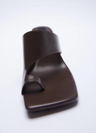 Асимметричные кожаные босоножки zara  на каблуке3 фото