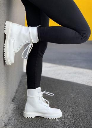 Dr. martens sinclair mono white белые неформальные ботинки мартинс на осень жіночі білі ботінки мартінси6 фото