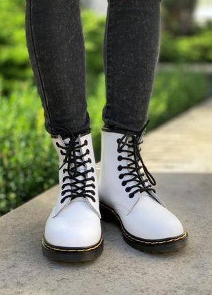 Dr.martens 1460 white унисекс женские белые неформальные ботинки мартинс на осень гранж панк білі жіночі ботінки мартінси3 фото