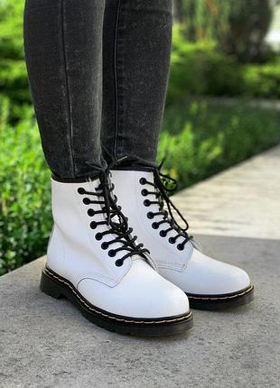 Dr.martens 1460 white унисекс женские белые неформальные ботинки мартинс на осень гранж панк білі жіночі ботінки мартінси