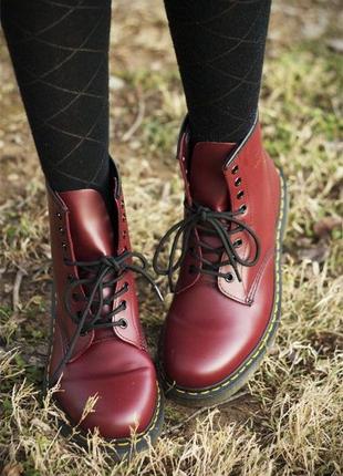 Dr.martens 1460 red червоні зимові черевики жіночі мартінс з хутром з натуральної з хутром жіночі зимні червоні ботінки мартінс із натуральної шкіри