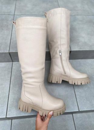 Женские кожаные сапоги трубы беж