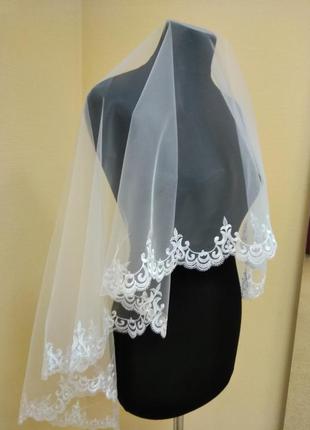 Біла весільна фата