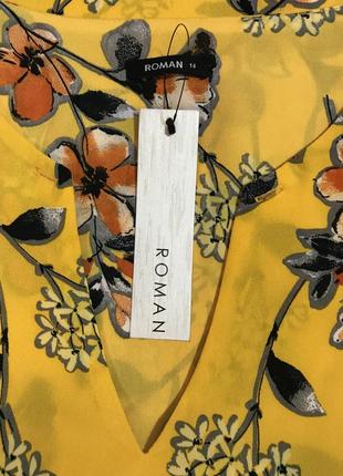 Дуже гарна і стильна брендовий блузка в кольорах.