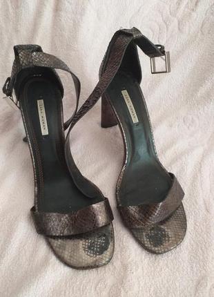 Босоніжки zara