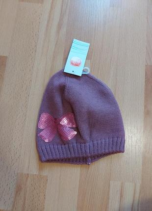 Легенькая вязаная шапочка на девочку до9 лет 56см