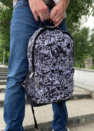 Рюкзак с принтом граффити черный / белый женский / мужской1 фото