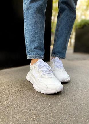 Женские стильные осенние кроссовки adidas ozweego white2 фото