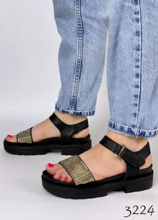 Черные женские босоножки в наличии.