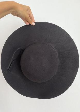 Чорний капелюх з полями2 фото