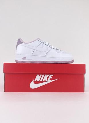 Стильні жіночі кросівки демісезонні nike air force білі шкіряні найк форс