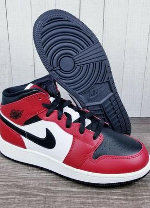 Стильні жіночі кросівки демісезонні високі nike air jordan найк