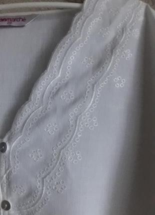 Ошатна біла блуза з вишивкою і перламутровими ґудзиками, розмір 22.2 фото