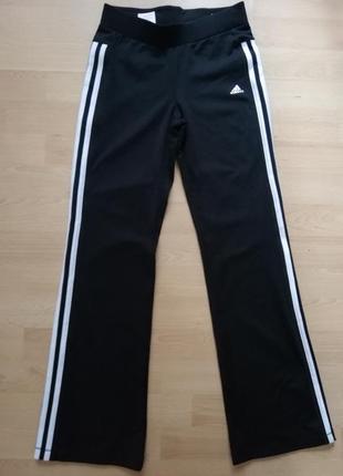 Фірмові спортивні штани adidas.