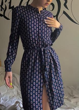 Платье с поясом на пуговицах