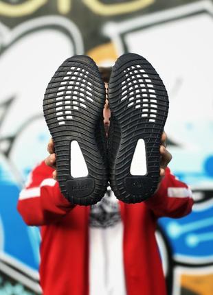 Топовые мужские кроссовки демисезонные adidas yeezy 350 чёрные текстильные адидас рефлектив6 фото