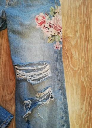Рваные джинсы tori - mom с рисунком. идеальные. торг. s-m.5 фото