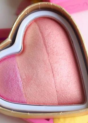 Румяна makeup revolution peachy pink kisses