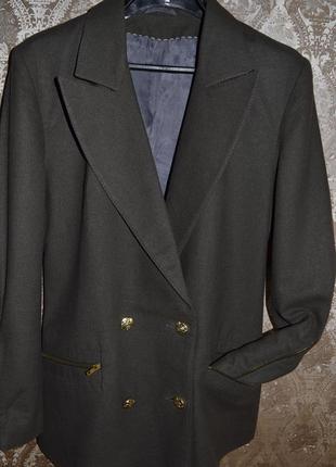 Стильный кашемировый пиджак с золотой фурнитурой от  дома  моды на арбате (москва )