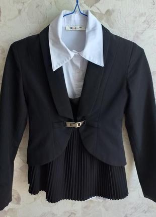 Шкільна форма на дівчинку