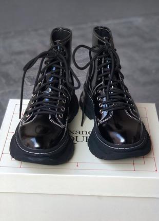 Alexander mcqueen ankle boots black лакированные женские чёрные ботинки на осень панк гранж жіночі лаковані чорні ботінки черевики на осінь dollskill9 фото