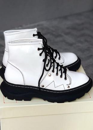 Alexander mcqueen ankle boots white женские белые демисезонные ботинки панк гранж dollskill на осень білі жіночі низькі ботінки черевики на осінь10 фото