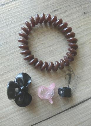 Набір для дівчинки гумка для волосся і три невеликих крабика2 фото