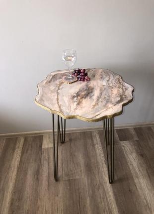 Столик,прикроватный столик,журнальный стол