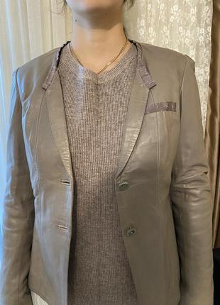 Італійська шкіряна куртка, розмір s, груди: до 90 см